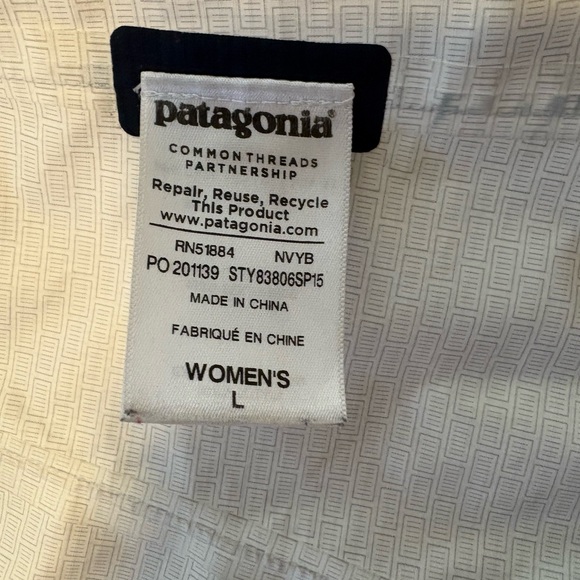 The Patagonia Torrentshell Full Zip H2NO Ladies Large Rain/Wind jacket - Picture 8 of 8